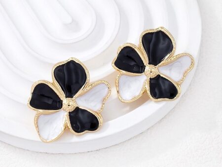 Aretes dorados Flor negro y blanco 3cm