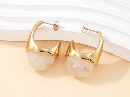 Aretes dorados 3.4cm acrílico blanco