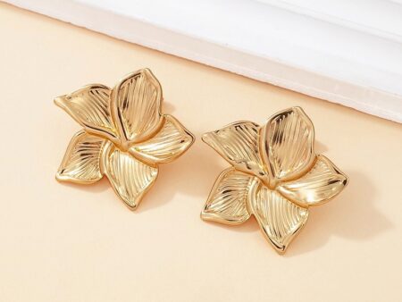Aretes dorados flor lineal 3cm