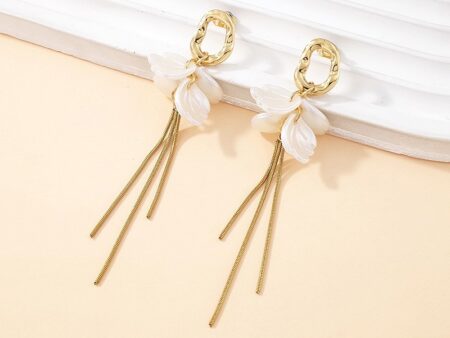 Aretes dorados 7.8cm pétalos y colgantes