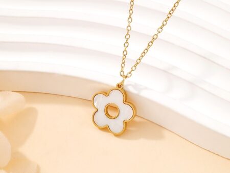 Collar dorado 40cm florecita blanca 1.6cm