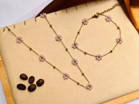 Set dorado Collar y pulsera florecitas rosa