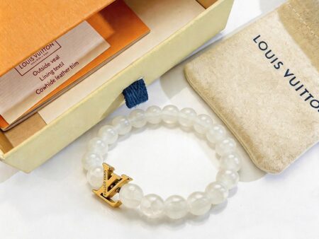 Pulsera elástica piedras naturales blancas "LV"