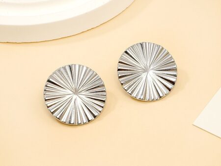 Aretes plateados redondos c/diseño 2.3cm