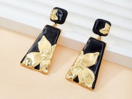 Aretes negros rectángulo 4.7cm flor al frente