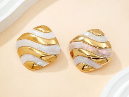 Aretes rombo dorados c/nácar 4.3cm