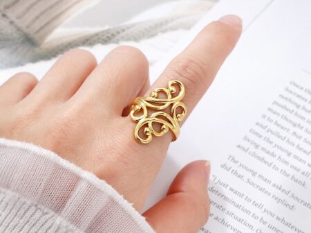 Anillo dorado diseño al frente