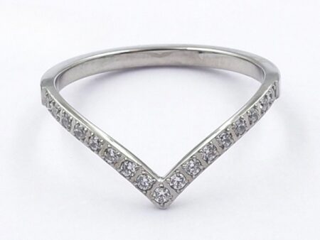 Anillo plateado diseño V circonias