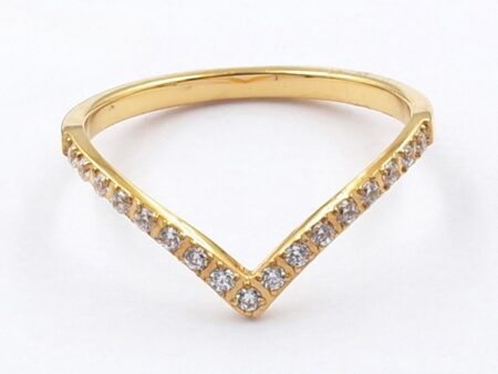 Anillo dorado diseño V circonias