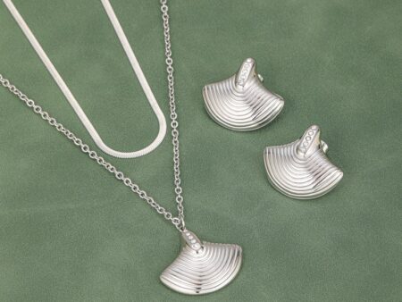 Set plateado Collar doble dije y aretes c/diseño