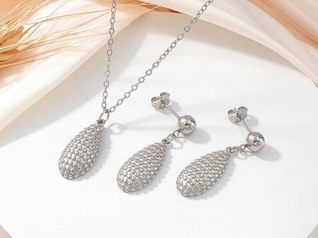 Set plateado Collar y aretes gota c/diseño