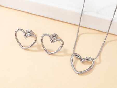 Set plateado Collar y aretes silueta corazón 1.5cm