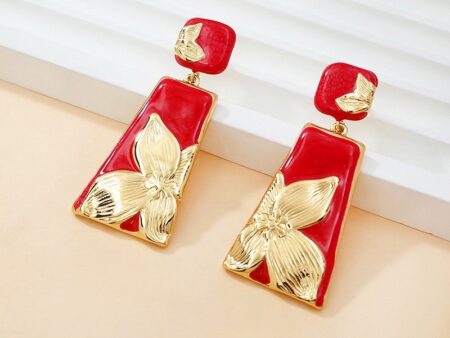 Aretes rojos rectángulo 4.7cm flor al frente