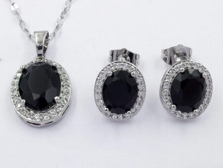 Set plateado dije y aretes piedra negra